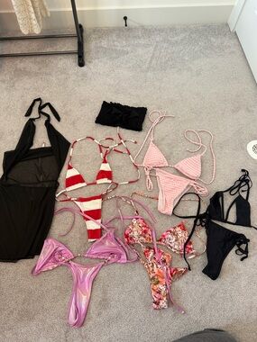 Bikini Bundle XS-S - 5 bikinis, 1 cover up, 1 bandeau top